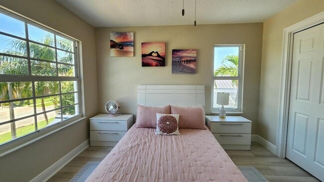 Building Photo - 1851 Corsica Dr