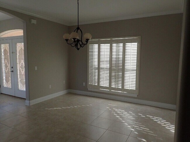 Building Photo - 9047 Orlando Ave