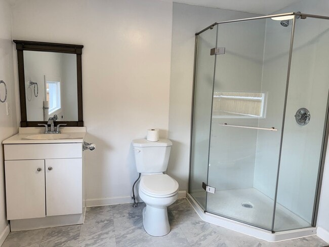 Building Photo - ACCEPTING SECTION 8 - Spacious 3 Bedroom 2 Bathroom Home in Columbia!