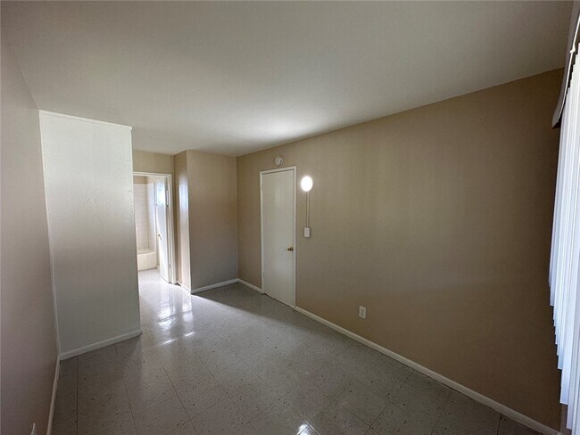 Building Photo - 936 W Foothill Blvd