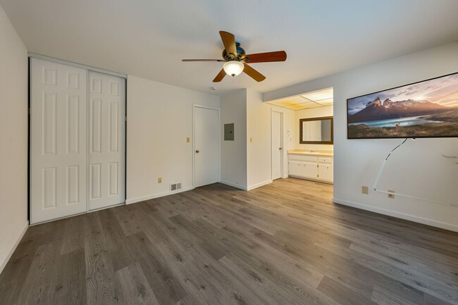 Building Photo - 317 Bridge Pl