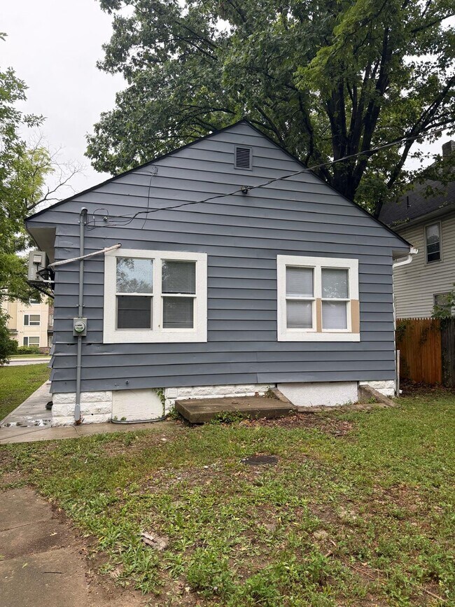Building Photo - 3221 E 38th St