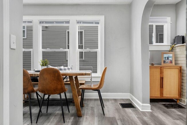 Building Photo - 975 Heyl Ave