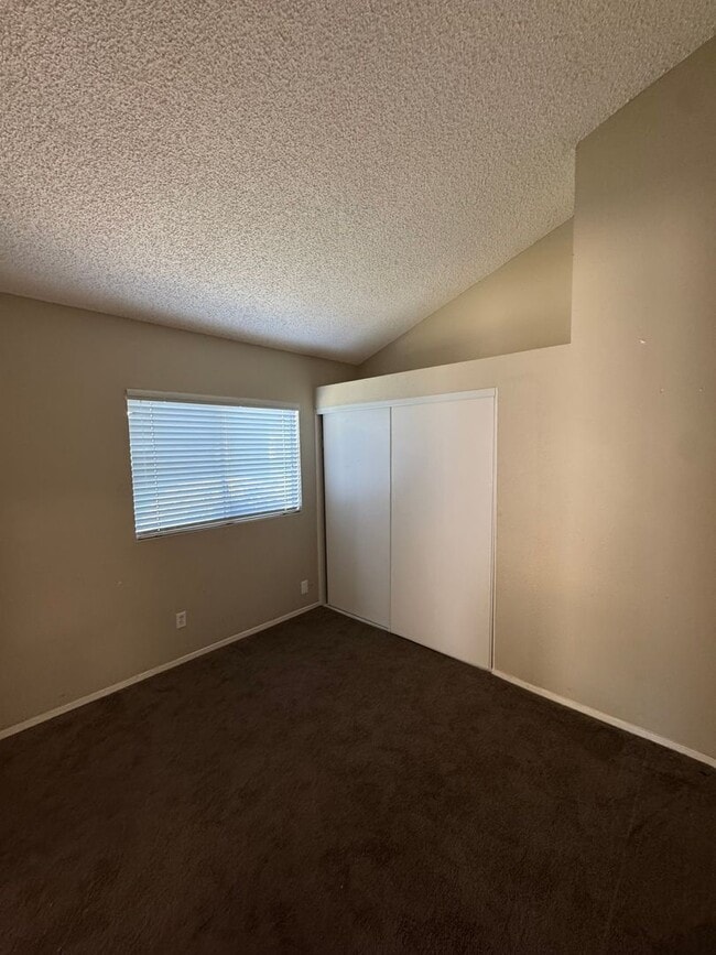 Building Photo - 3 Bedroom 2 Bathroom Home in Santa Maria