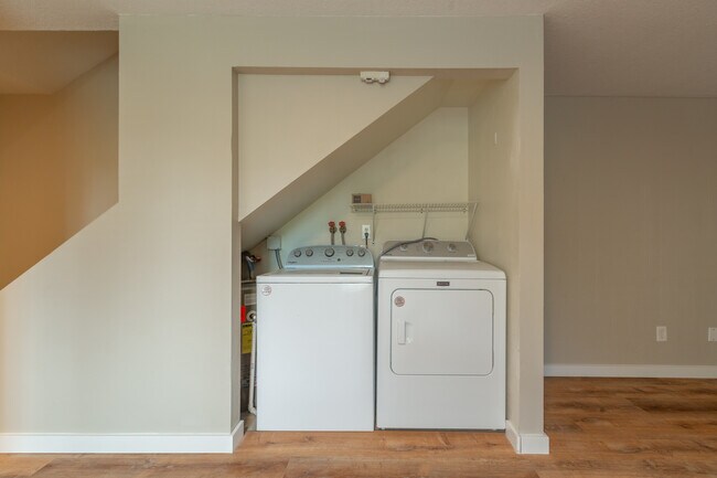 Building Photo - 12387 SW Walnut St