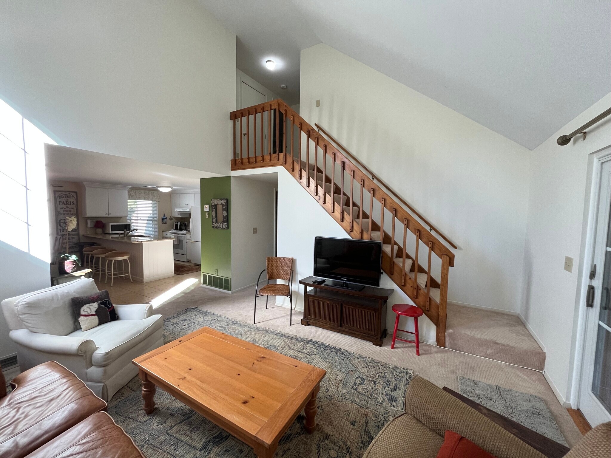 Living room - 250 Thimbleberry Rd