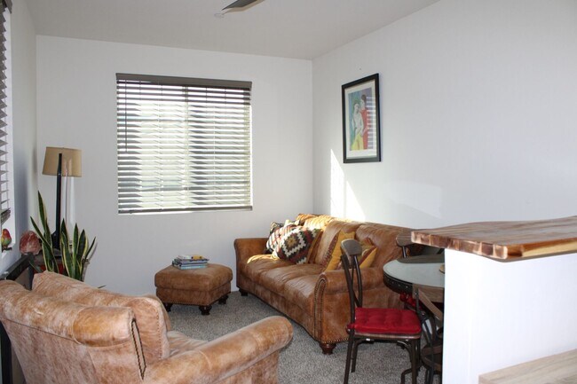 Building Photo - Furnished 2 bedroom in Tehachapi