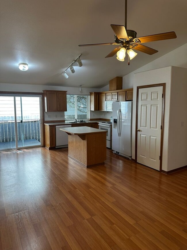 Building Photo - 3bd/2ba Covington House