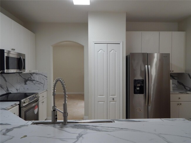 Building Photo - 320 SW 87th Ct