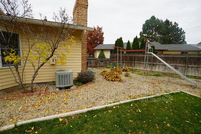 Building Photo - 3392 S Maze Ave