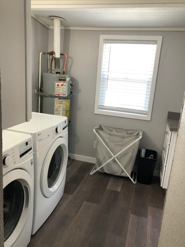 Washer/Dyer in unit, new water heater, storage space - 428 Hamilton St