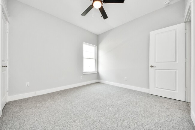 Building Photo - 1307 Laskey St
