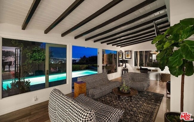 Building Photo - 1514 Sunset Plaza Dr