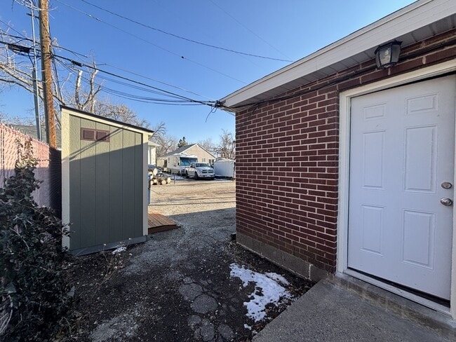 Building Photo - 1001 S 400 E