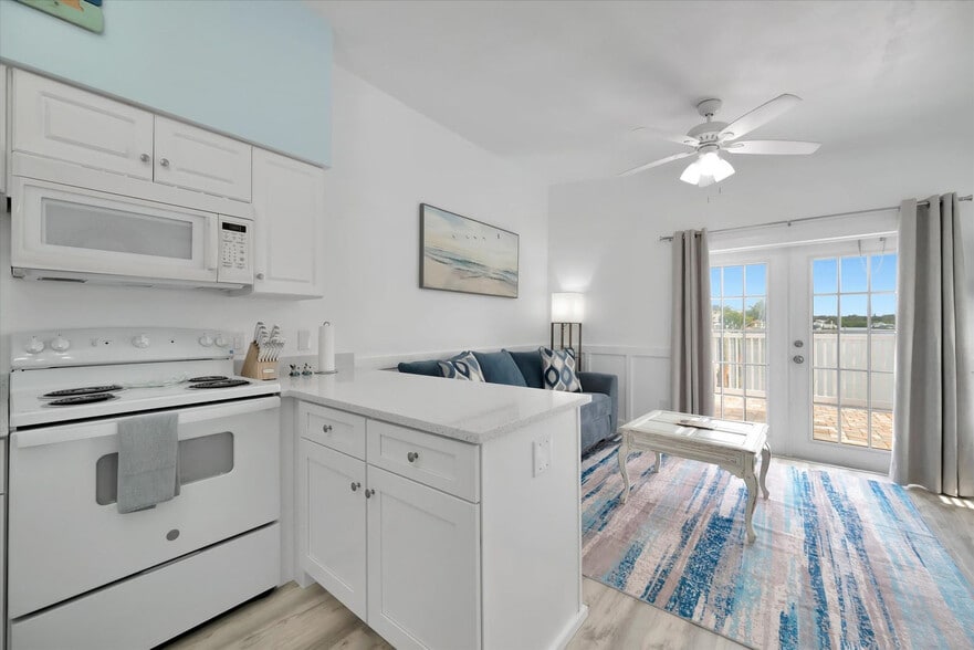 Building Photo - 711 E Gulf Blvd