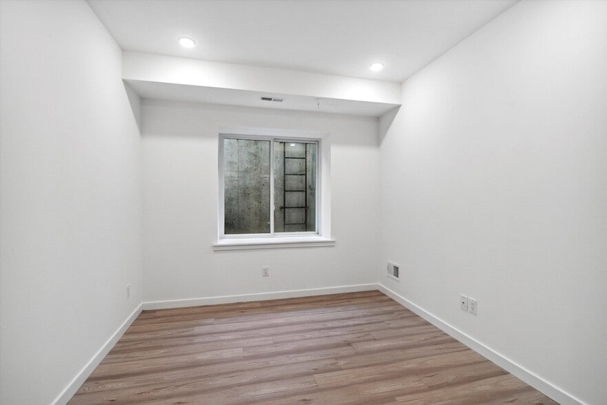 Building Photo - 1338 N 15th St