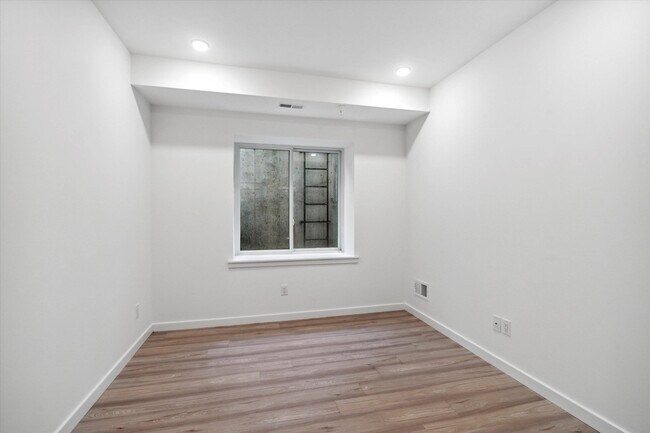 Building Photo - 1338 N 15th St