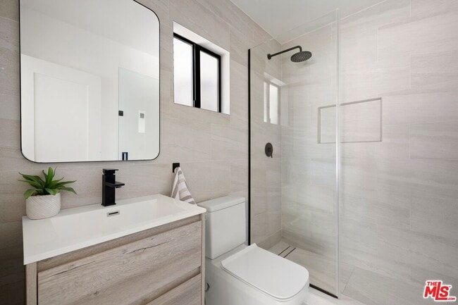 Building Photo - 712 N Rodeo Dr