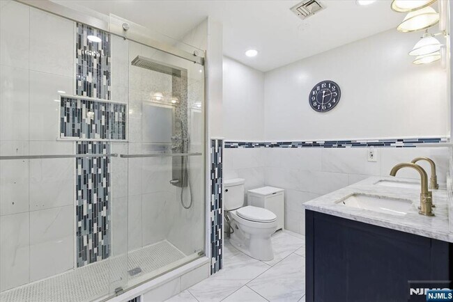 Building Photo - 473 Lincoln Dr