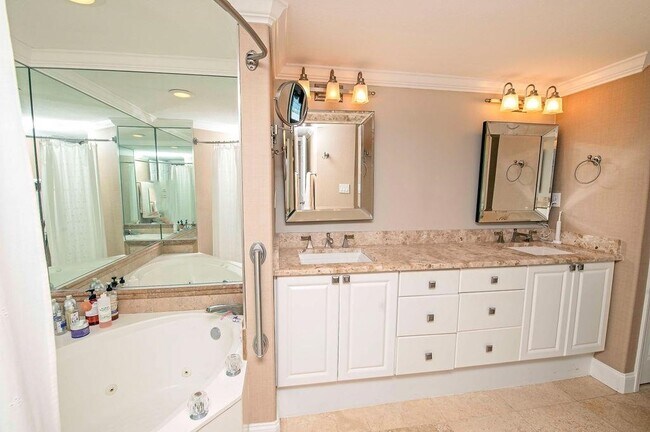 Building Photo - 157 Marine St