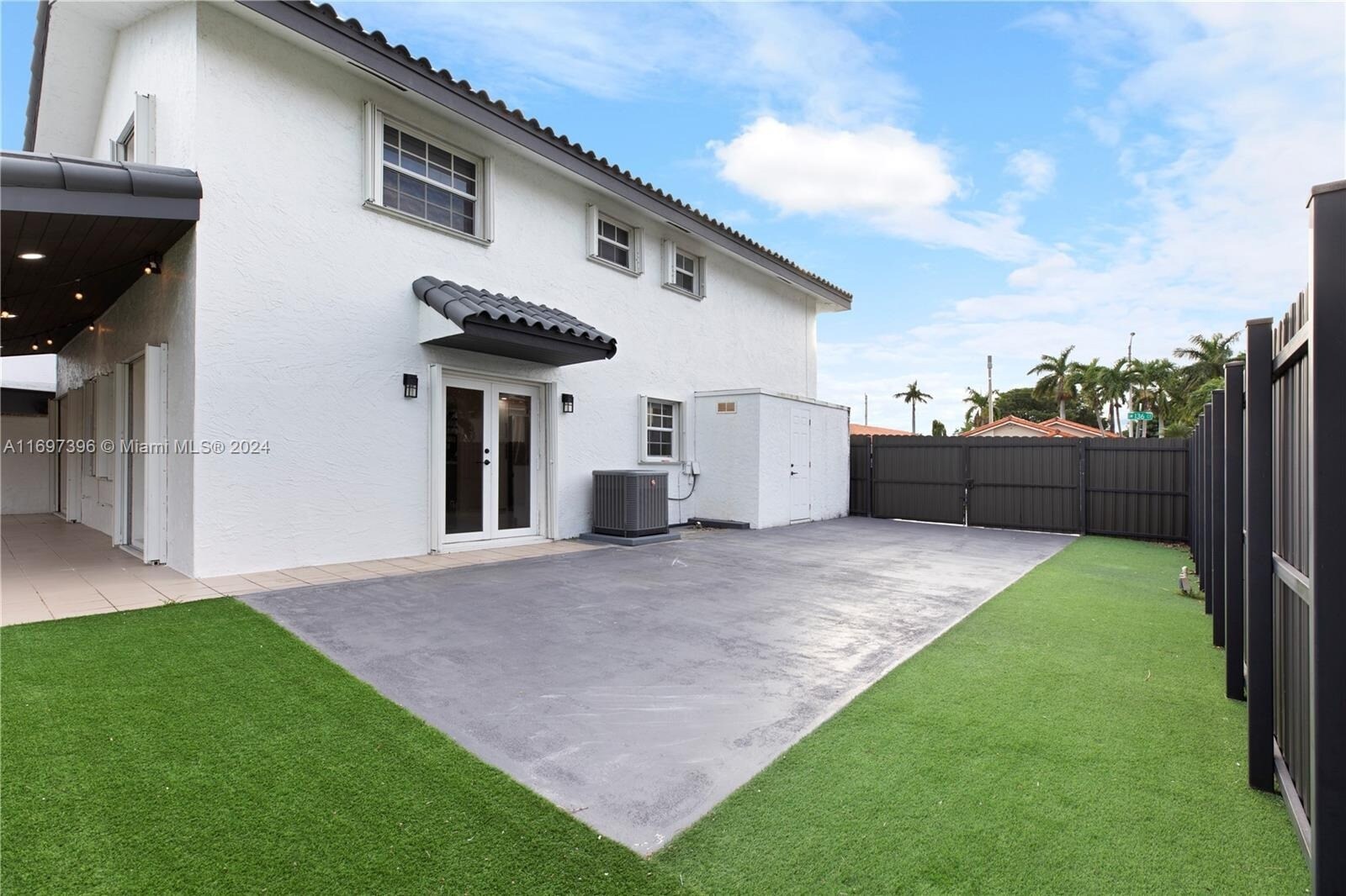 Building Photo - 9901 SW 136th Ct