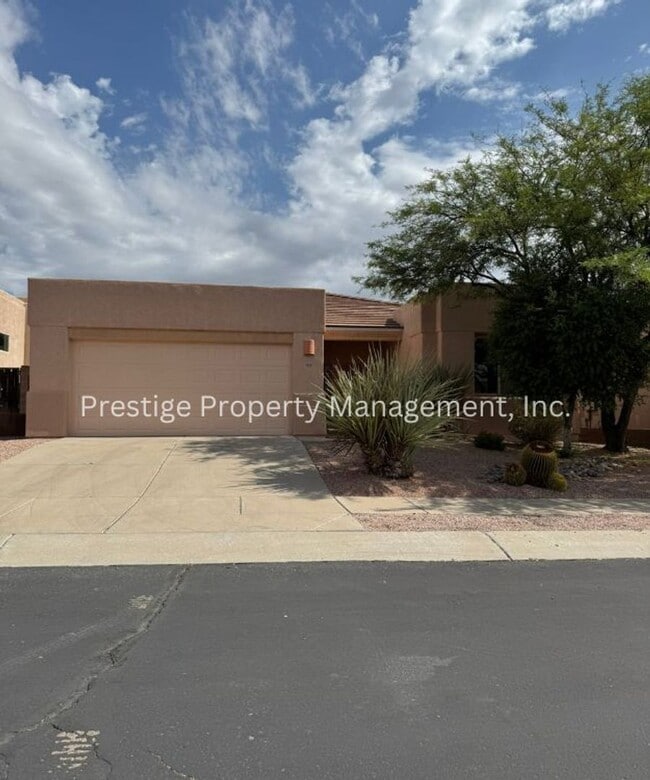 Building Photo - Stunning East Side 3-bedroom 2-bathroom Ho...