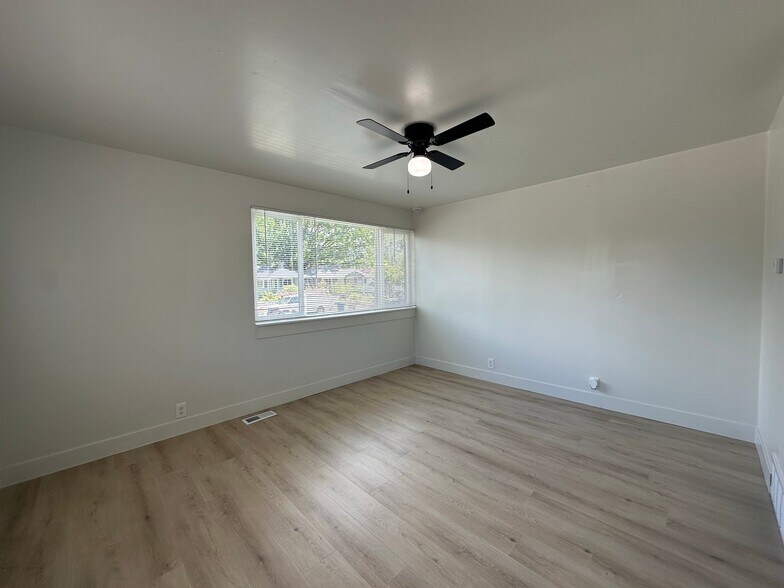 Building Photo - 1340 S 200 E