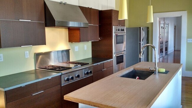 Building Photo - 26 Delle Ave