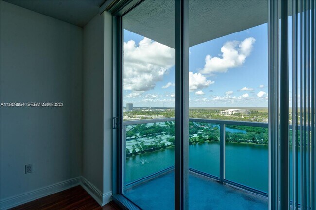 Building Photo - 2641 N Flamingo Rd