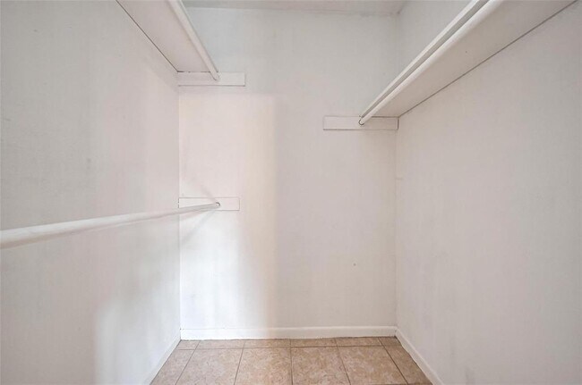 Building Photo - 9090 S Braeswood Blvd