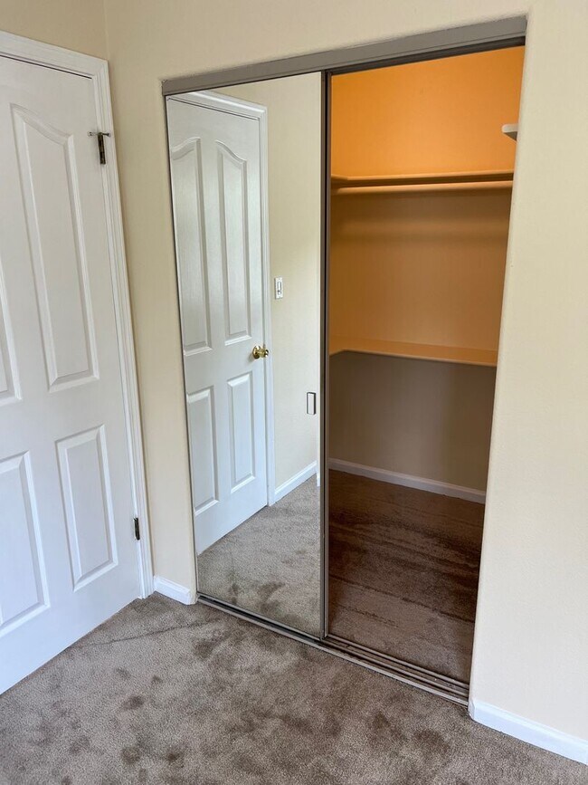 Building Photo - CAMPBELL - Executive 5 bedroom home in a desirable neighborhood