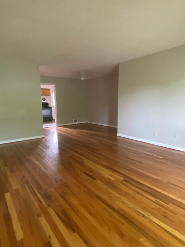 Building Photo - 2711 Riedling Dr