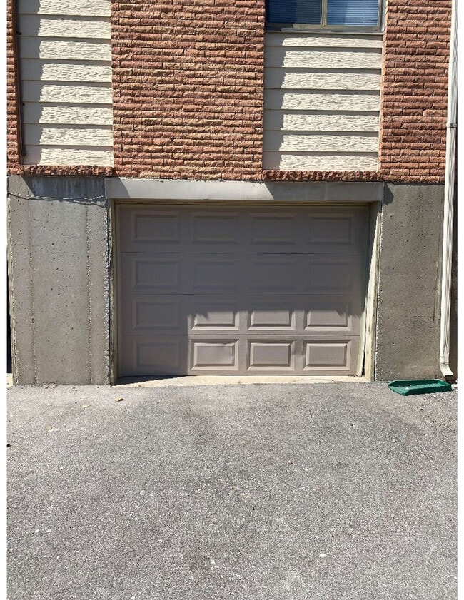 Building Photo - 5601 N Northwood Rd