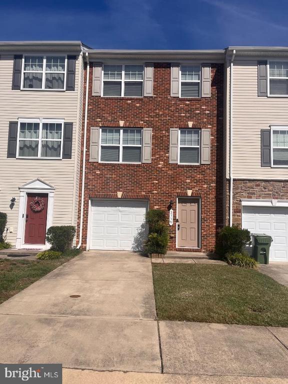Building Photo - 2335 Drake Ln