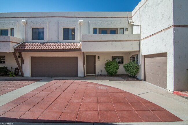 Building Photo - 7023 E 4th St