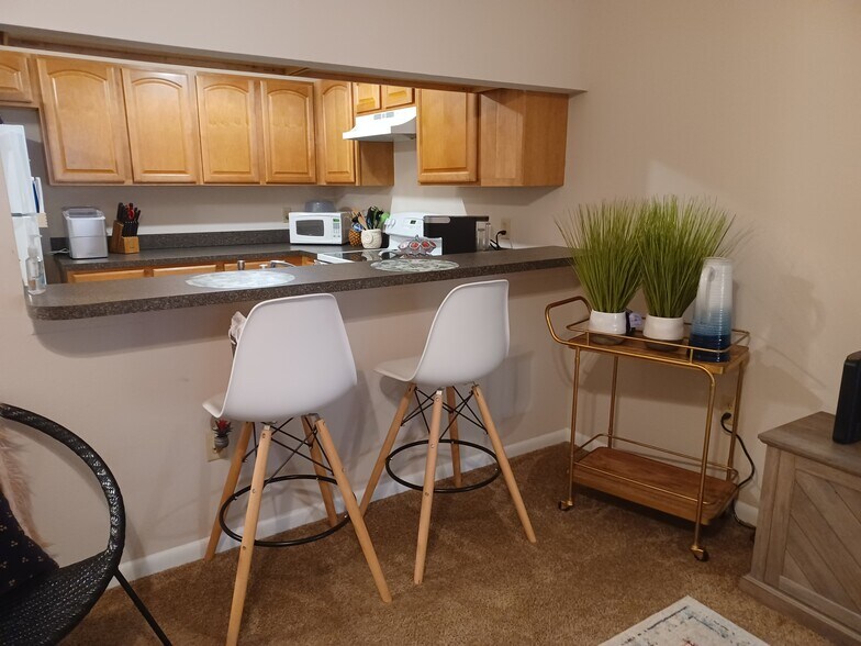 Kitchen/Bar Area - 2711 Hammock Ct