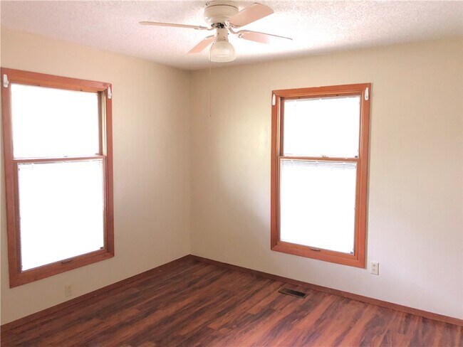 Building Photo - 6 Netherton Ln