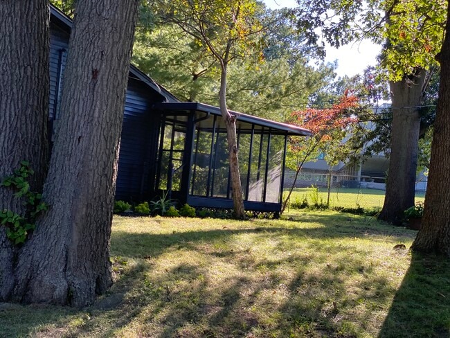 Building Photo - 9 Lake Grove Club