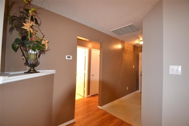 Building Photo - 5126 Riverwood Dr
