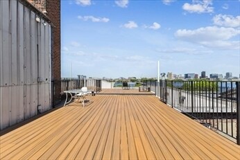 Building Photo - 520 Beacon St