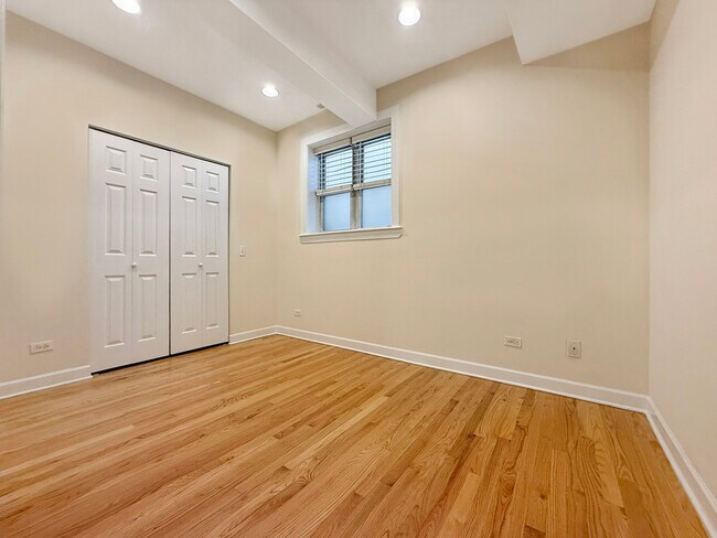 Building Photo - 5255 N Rockwell St