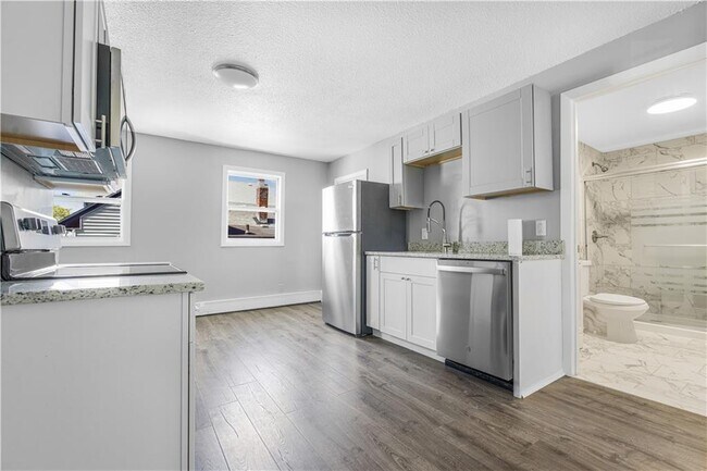 Building Photo - 1081 Bedford St