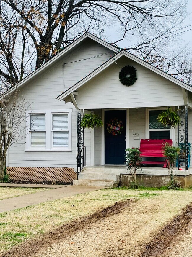 Primary Photo - 602 Dallas St