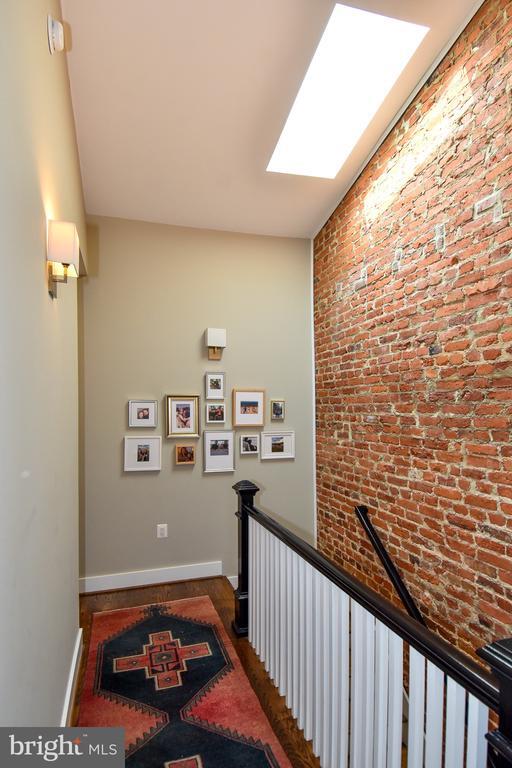 Building Photo - 1528 Spring Pl NW
