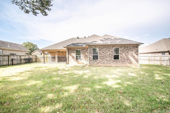 Building Photo - 19 Tradewinds Dr