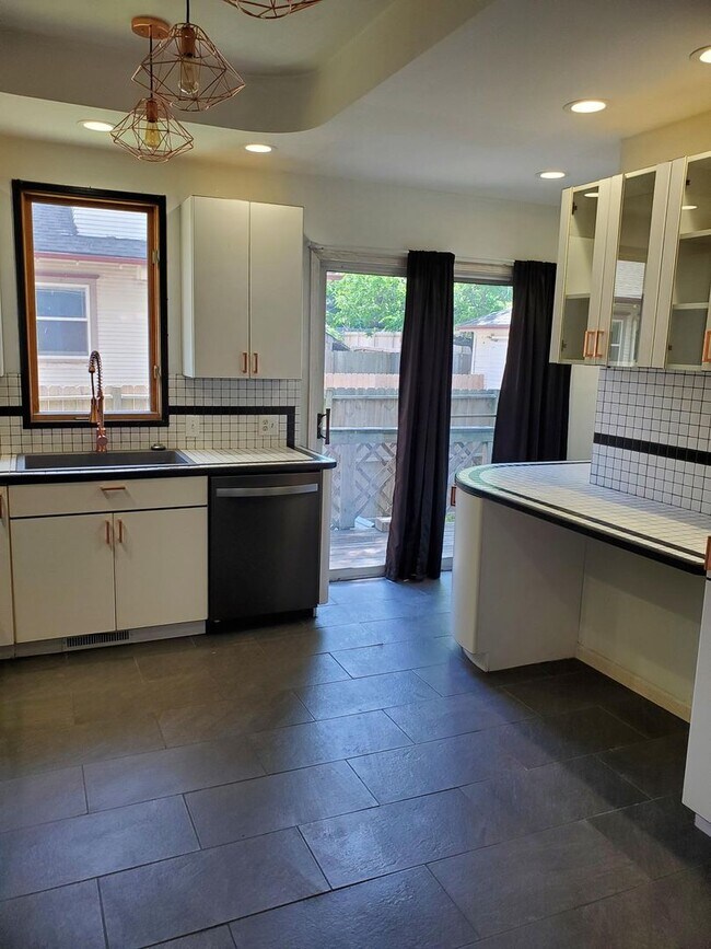 Building Photo - 3209 Chatfield Pl