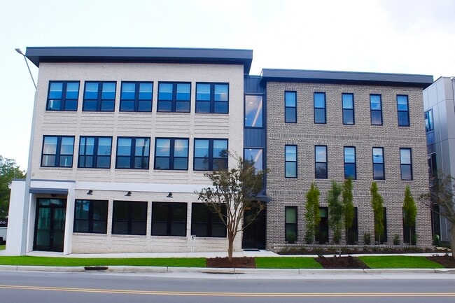Building Photo - Mid Castle