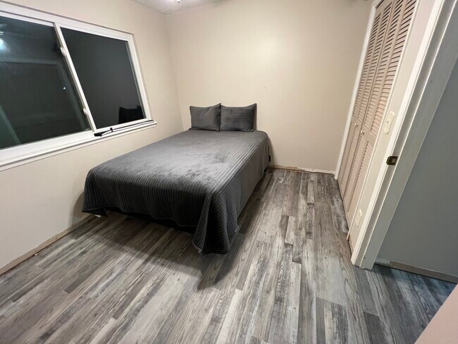 #3 Bedroom. - 3942 Solano Rd