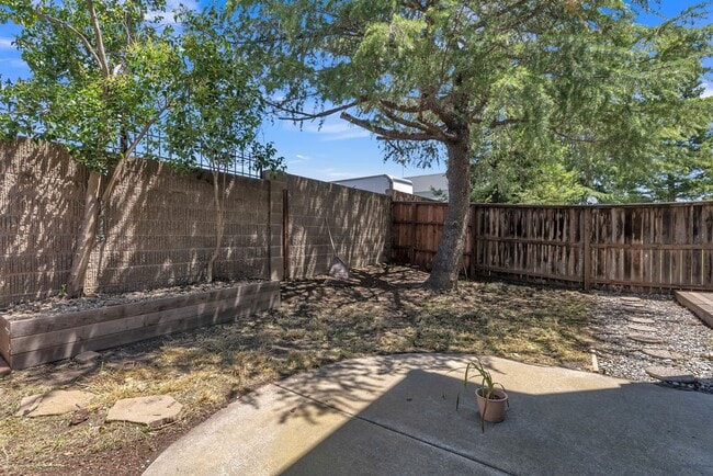 Building Photo - 362 Tabor Ave