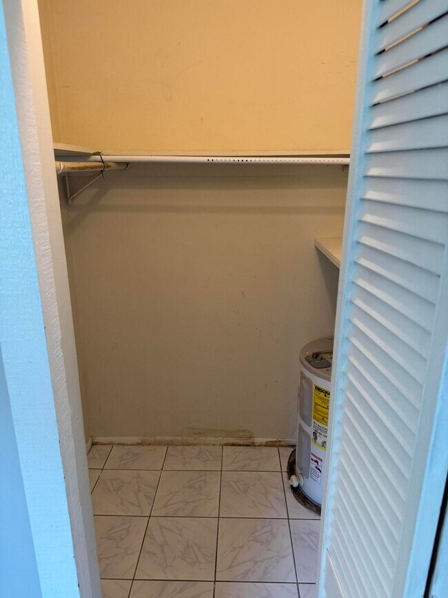 Building Photo - 1812 E Oakland Park Blvd